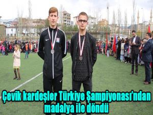 Çevik kardeşler Türkiye Şampiyonasından madalya ile döndü