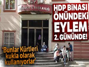 Çocukları dağa kaçırılan ailelerin HDP önündeki eylemi 2. gününde