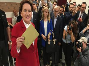 Cumhurbaşkanı adayı Akşener, oyunu Beylerbeyi'nde kullandı