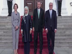 Cumhurbaşkanı Erdoğan, Almanya'da askeri törenle karşılandı
