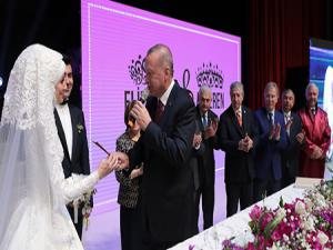 Cumhurbaşkanı Erdoğan, Bekir Bozdağ'ın oğlunun nikah şahidi oldu.