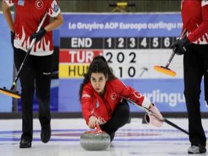  Curlingçiler zaferle dönüyor