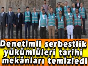 Denetimli serbestlik yükümlüleri tarihi mekânları temizledi