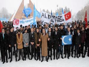  Doğu Türkistan için yürüdüler