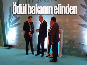 Dr. Albayrak, Erzurum il birinciliği ödülünü aldı