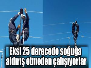 Eksi 25 derecede soğuğa aldırış etmeden çalışıyorlar