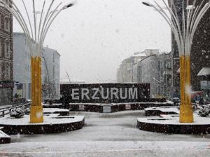 Erzurum'a Nisan'da kar yağdı
