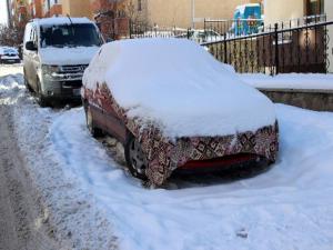 Erzurum buz tuttu, araçların yakıt depoları dondu