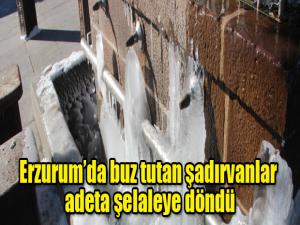 Erzurumda buz tutan şadırvanlar adeta şelaleye döndü