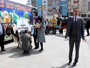 Erzurumda eşekli, at arabalı Kütüphane Haftası etkinliği