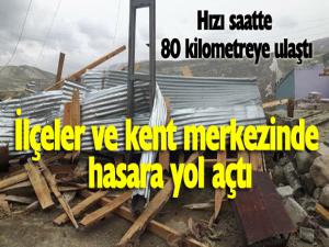 Erzurumda fırtına 9 ilçe ve kent merkezinde hasara yol açtı