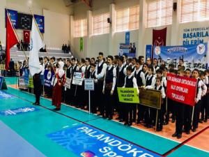 Erzurumda halk oyunları müsabakaları düzenlendi