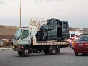 Erzurum'da kamyonet traktöre çarptı: 2 yaralı