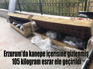 Erzurum'da kanepe içerisine gizlenmiş 105 kilogram esrar ele geçirildi