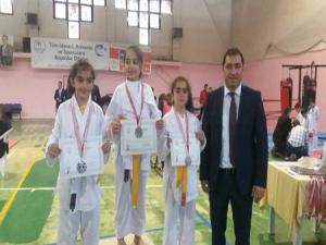 Erzurumda Karate İl Birinciliği müsabakaları yapıldı