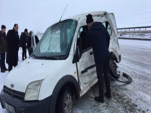  Erzurumda trafik kazası: 2 yaralı