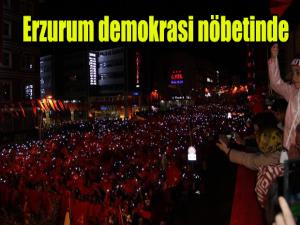 Erzurumda yağmur altında demokrasi nöbeti