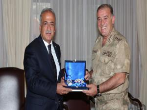 Erzurum Jandarma Bölge Komutanı Hacıoğlundan Rektör Çomaklıya ziyaret