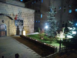 Erzurumlu Emrah Edebiyat Müze Kütüphanesi ışıklandırıldı
