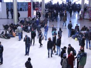 Erzurum otogarı kaçak göçmenlerle dolup taştı