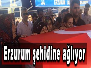 Erzurum şehidine ağlıyor