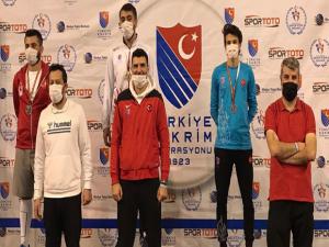Eskrim Türkiye Şampiyonasında Erzuruma altın ve bronz madalya