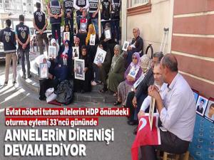 Evlat nöbeti tutan ailelerin HDP önündeki oturma eylemi 33'ncü gününde