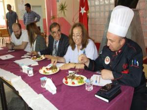 Geleneksel ev yemekleri yarışmasında dereceye girenlere altın ödülü verildi