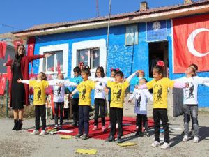 Hayal mektubu yazdırdığı öğrencilerine sürpriz yaptı; Hayallerini gerçekleştirdi