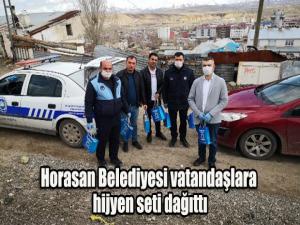 Horasan Belediyesi vatandaşlara hijyen seti dağıttı