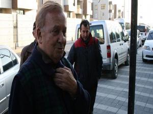 Huysuz Virjin olarak tanınan Seyfi Dursunoğlu hayatını kaybetti