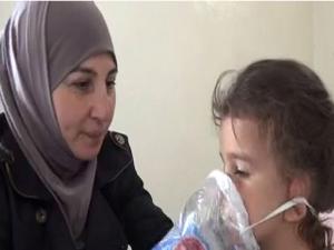 İdlibli anneden çocuklarına el yapımı gaz maskesi