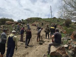 İmece usulü yol temizlediler