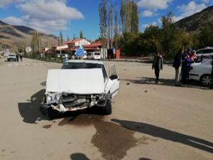 İspir'de trafik kazası 2 yaralı