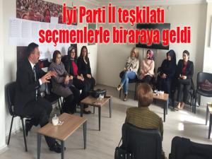 İYİ Parti İl Başkanı İbrahim Dumlu ve aday adayı Canan Uçar kadın seçmenlerle bir araya geldi
