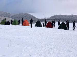 İzciler, Sarıkamış Şehitleri için karlı dağları aşarak eksi 20 derecede çadırda sabahladı