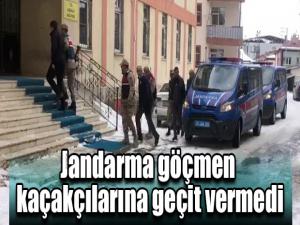 Jandarma göçmen kaçakçılarına geçit vermedi