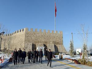 Kale ve civarı Erzurum'un Sultanahmet Meydanı olacak