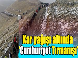 Kar yağışı altında Cumhuriyet Tırmanışı