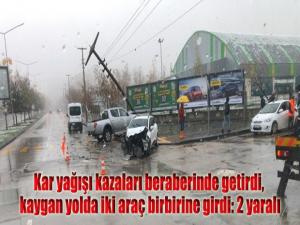 Kar yağışı kazaları beraberinde getirdi, kaygan yolda iki araç birbirine girdi: 2 yaralı