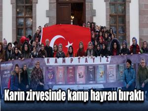 Karın zirvesinde kamp hayran bıraktı