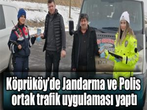 Köprüköyde Jandarma ve Polis ortak trafik uygulaması yaptı