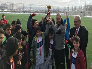 Küçükler Futbol İl Birinciliği şampiyonu 23 Nisan Ortaokulu oldu