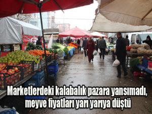 Marketlerdeki kalabalık pazara yansımadı, meyve fiyatları yarı yarıya düştü