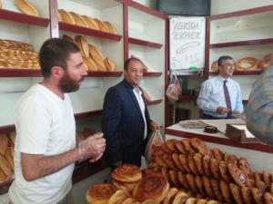 MHP Genel Başkan Yardımcısı Aydından Askıda Ekmek uygulaması