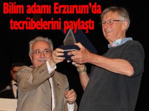 Nobel Ödüllü bilim adamı Tim Hunt, öğrencilerle tecrübelerini paylaştı