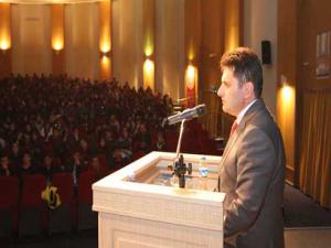 Öğrenci ve Öğretmenlere Bilinçli Teknoloji ve Sosyal Medya Kullanımı Konulu konferans verildi