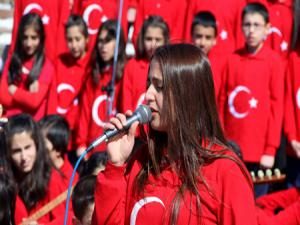Öğrencilerden Kahraman Mehmetçiğe türkülü destek