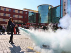 Öğrencilere yangın eğitimi verildi