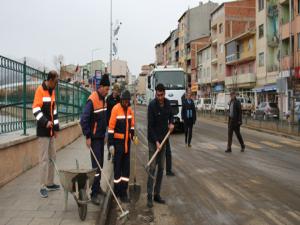 Oltu caddelerinde bahar temizliği